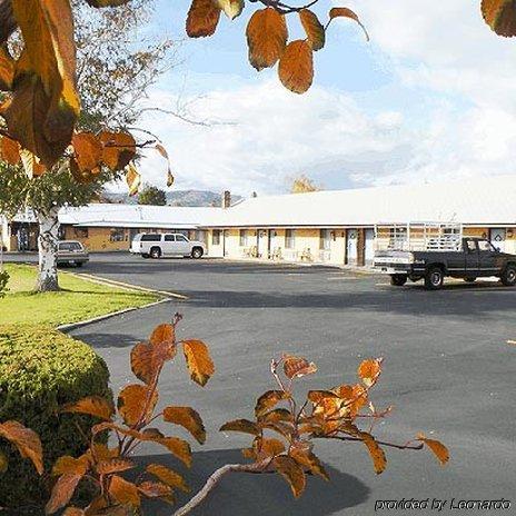 Motel Nicholas Omak Extérieur photo